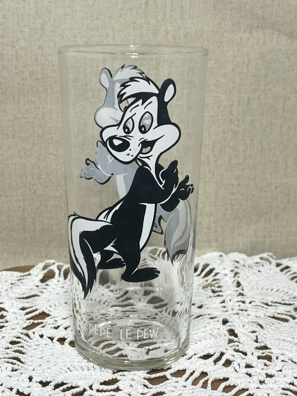 Vintage 1973 PEPE LE PEW Pepsi Glass Collector Series Warner Bros Looney Tunes